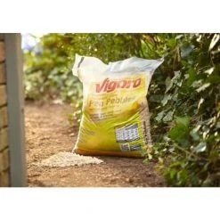 Vigoro 0.5 cu. ft. Bagged Pea Gravel Pebble Landscape Rock -Vigoro sales Store vigoro bagged landscape rocks 54255 66 1000